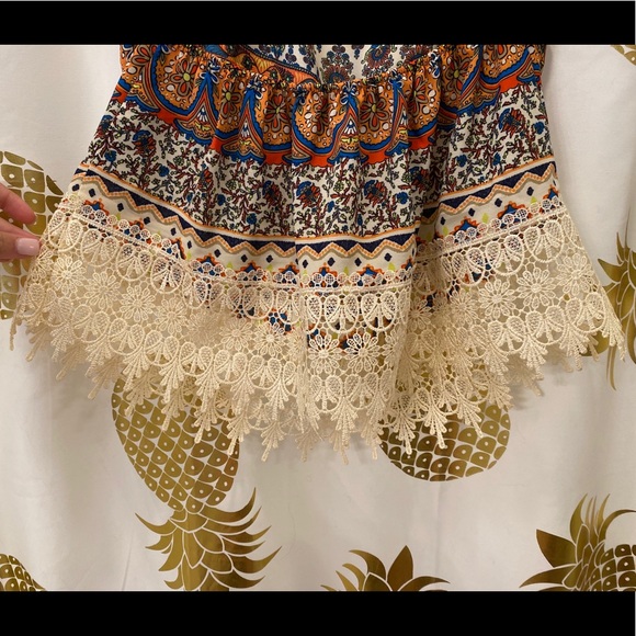 Halter top with lace trim - Picture 6 of 7